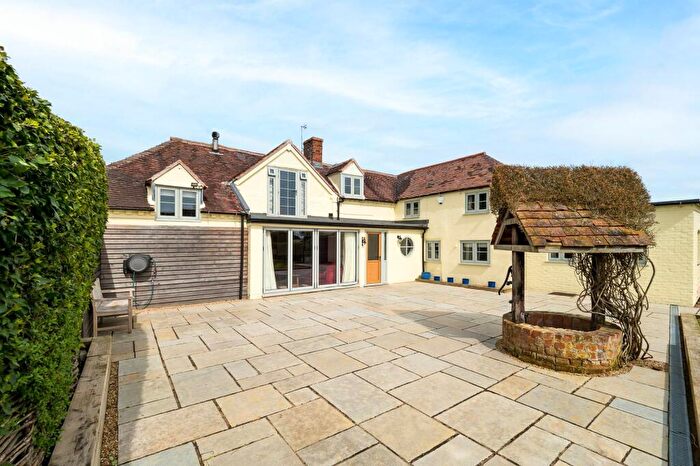 4 Bedroom Semi-Detached House For Sale In Dunnington, Alcester, B49