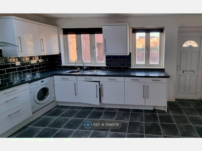 2 Bedroom Flat To Rent In High Street, Crowborough, TN6