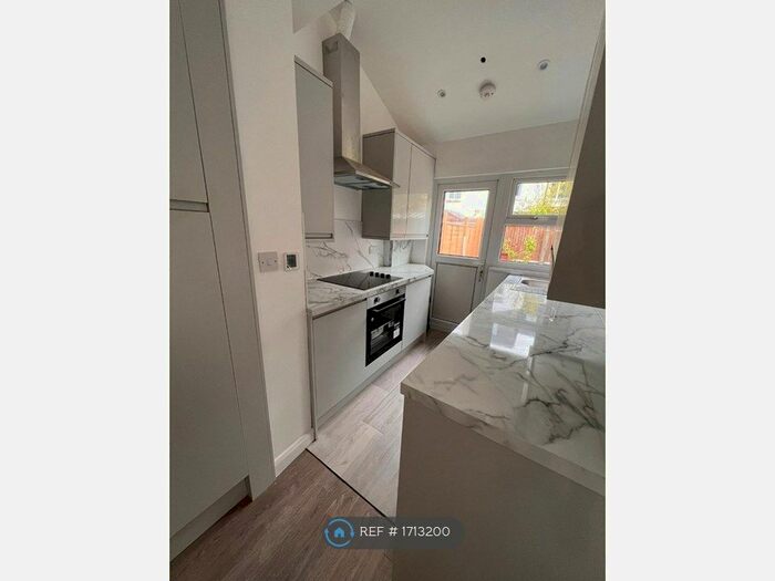 4 Bedroom Terraced House To Rent In Hillbrook Road, London, SW17