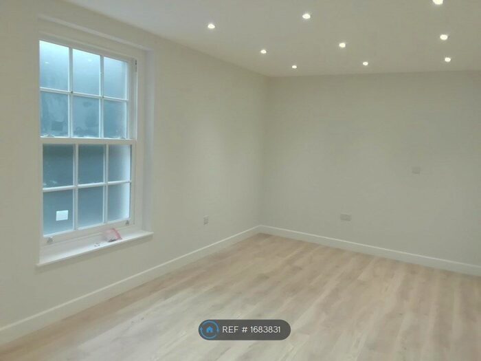 2 Bedroom Flat To Rent In Tollington Park, London, N4