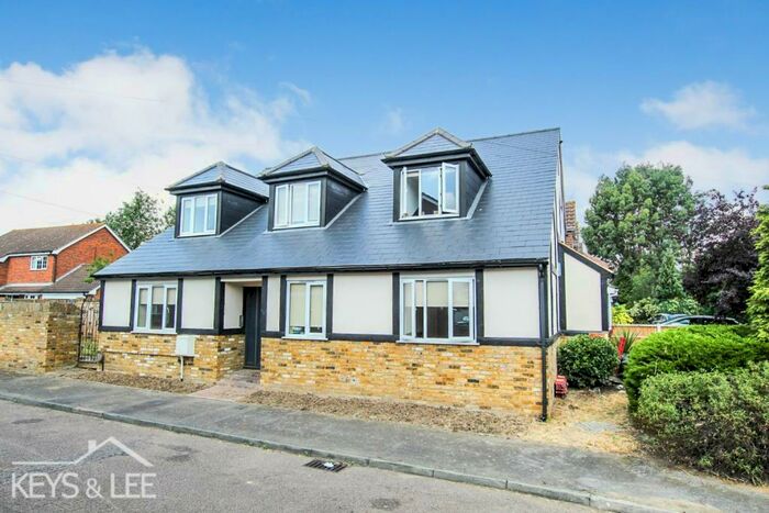 2 Bedroom Ground Flat To Rent In Wootton Close, Hornchurch, RM11