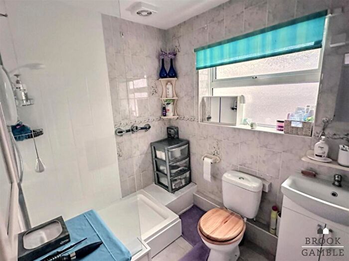 2 Bedroom Bungalow For Sale In Jay Close, Eastbourne, BN23