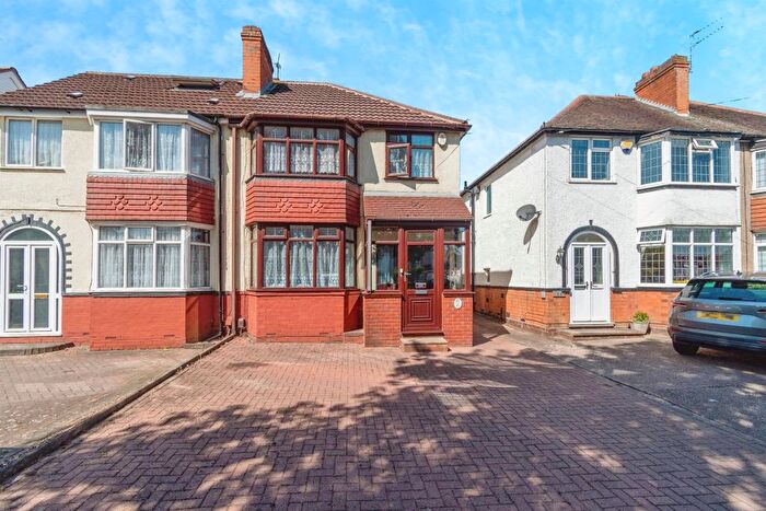 3 Bedroom Semi-Detached House For Sale In Woden Road East, Wednesbury, WS10