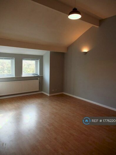 Studio To Rent In Osborne Road, Manchester, M19