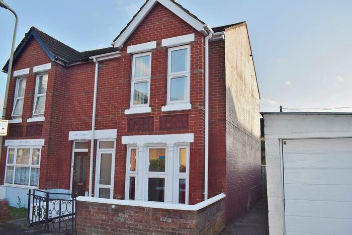 3 Bedroom Semi-Detached House To Rent In Blenheim Road, Eastleigh, SO50