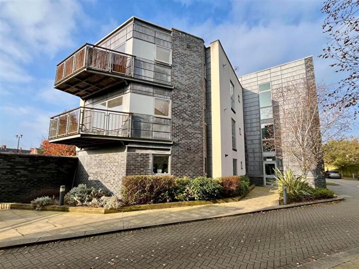 2 Bedroom Apartment To Rent In Barlow Moor Road, Manchester, M21