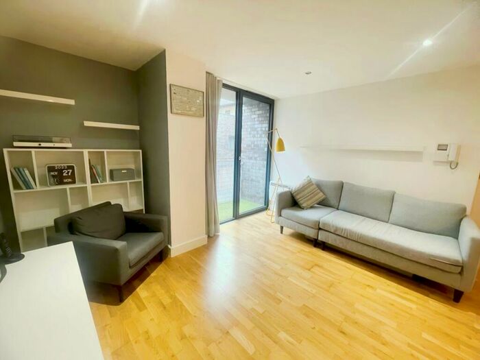 2 Bedroom Apartment To Rent In Advent Way, Manchester, M4