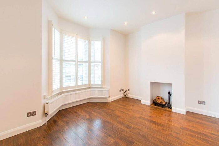2 Bedroom Cottage To Rent In East End Road, East Finchley, London, N2