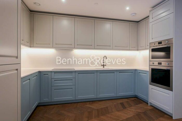 2 Bedroom Flat To Rent In Royal Exchange, Kingston, KT1