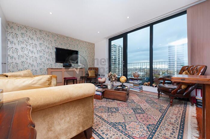 2 Bedroom Apartment To Rent In De Beauvoir Crescent, De Beauvoir, N1