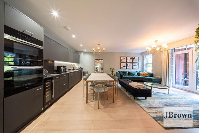 3 Bedroom Flat For Sale In Quinton Court, London Road, Sevenoaks, Kent, TN13