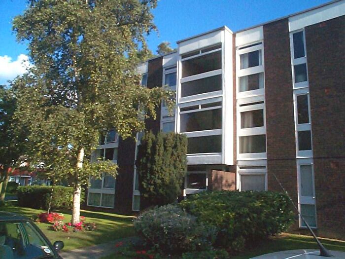 2 Bedroom Flat To Rent In Ashburnham Road, Richmond, TW10