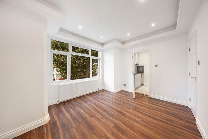 3 Bedroom Flat To Rent In Burnley Road, London, NW10