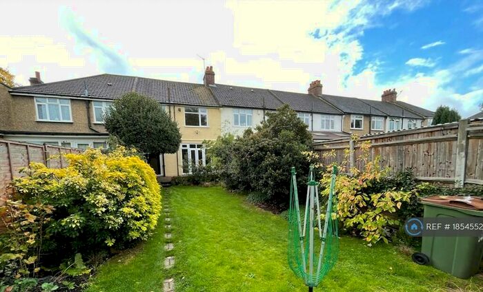 3 Bedroom Terraced House To Rent In West Avenue, Wallington, SM6