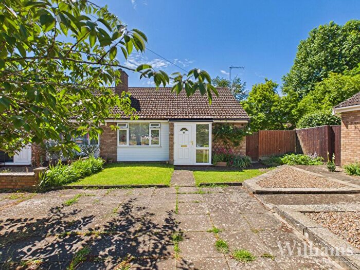 2 Bedroom Semi-Detached Bungalow For Sale In Bedgrove, Aylesbury, HP21