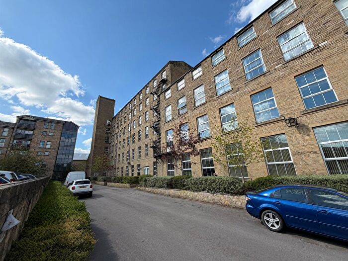 1 Bedroom Flat For Sale In Westbury Street, Elland, HX5