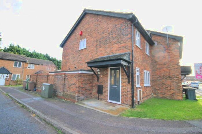 3 Bedroom End Of Terrace House To Rent In Rodeheath, Leagrave, Luton LU4