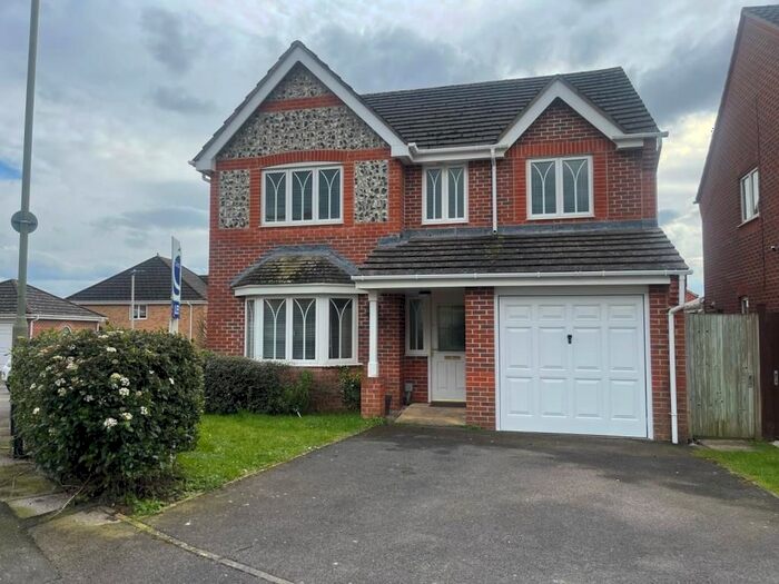 4 Bedroom Detached House To Rent In Yarrow Close, Dunstan Park, RG18