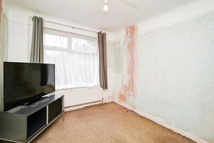 2 Bedroom Semi-Detached Bungalow For Sale In Sandbrook Lane, Wirral, CH46