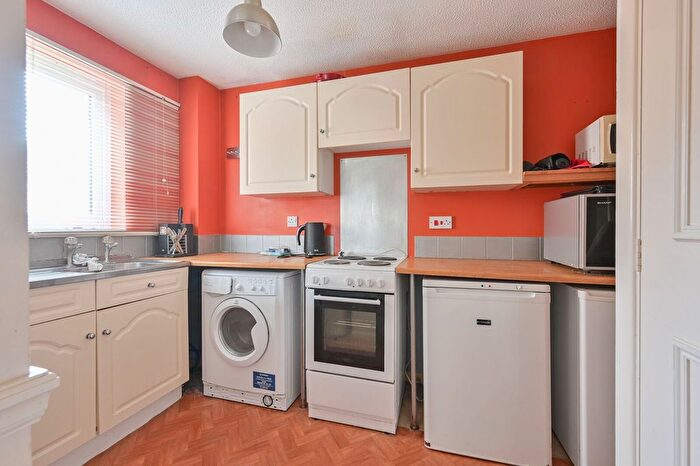1 Bedroom Flat To Rent In Courtlands Close, Watford, WD24