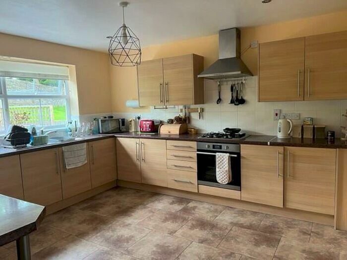 6 Bedroom Property To Rent In Vicarage Row, Bridgend, CF33