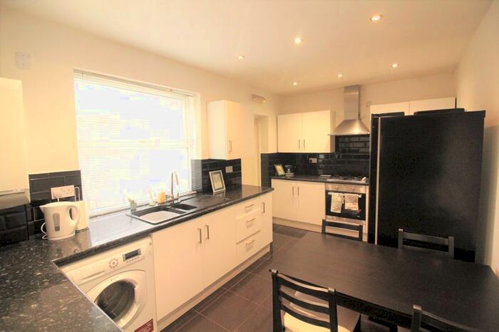 2 Bedroom Flat To Rent In Cheltenham Terrace, Heaton, Newcastle Upon Tyne NE6