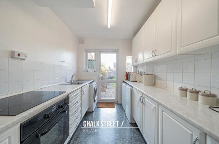 3 Bedroom Terraced House For Sale In Roseberry Gardens, Upminster, RM14
