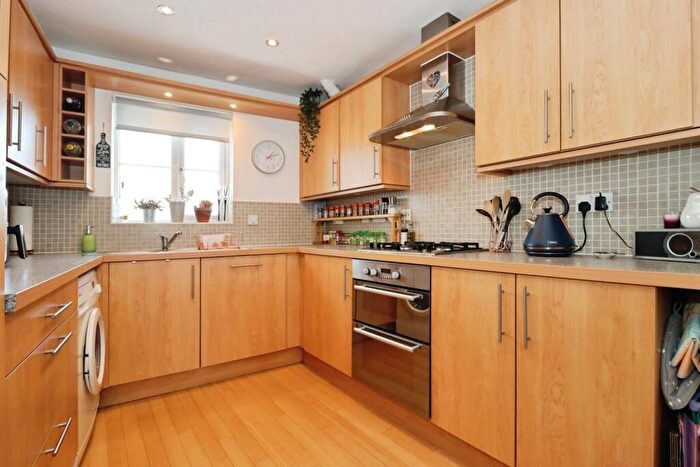 2 Bedroom Flat For Sale In Mayfair Court, Wakefield, WF2