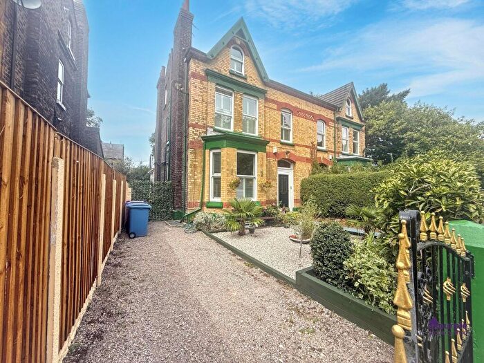 7 Bedroom Semi-Detached House For Sale In Newsham Drive, Liverpool, L6