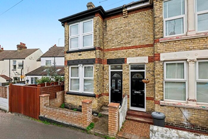 3 Bedroom Terraced House For Sale In Louisville Avenue, Gillingham, ME7