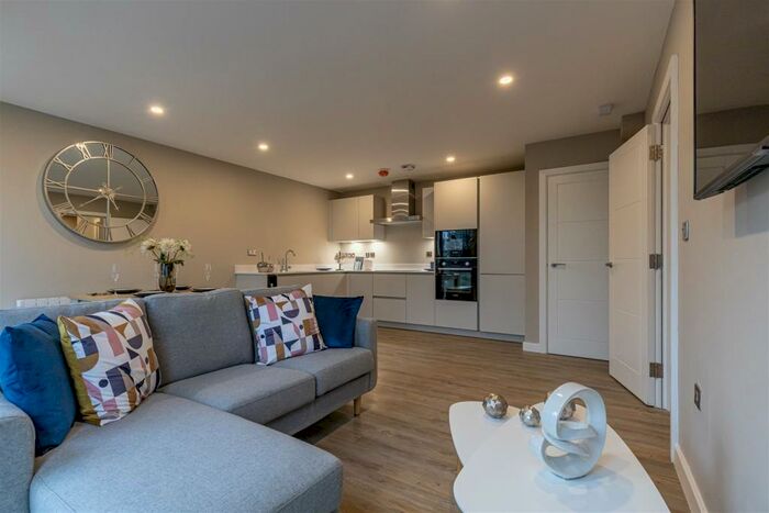 2 Bedroom Apartment To Rent In The Glass House, Queens Gardens, Hull, HU1