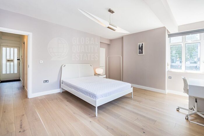 4 Bedroom Flat To Rent In Harrington Square, London, NW1