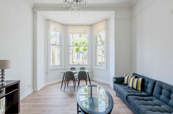 2 Bedroom Flat To Rent In Penywern Road, Earls Court, London, SW5