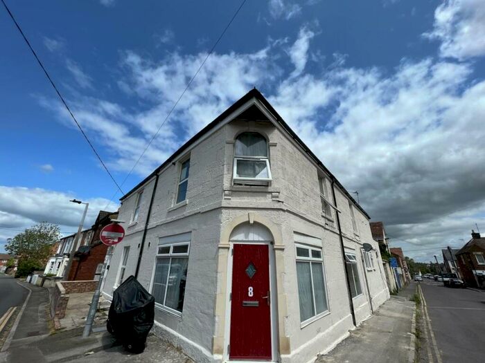 1 Bedroom Flat To Rent In Bond Street, Trowbridge, Wiltshire, BA14