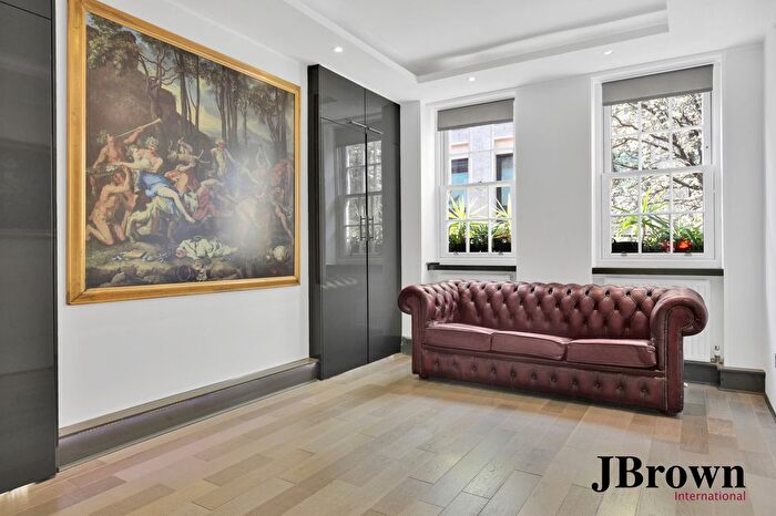 1 Bedroom Flat For Sale In Betterton House, Covent Garden, London, WC2H