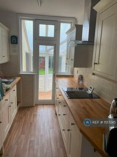 3 Bedroom Semi-Detached House To Rent In Salcombe Avenue, Portsmouth, PO3