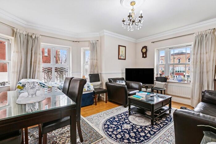 1 Bedroom Flat To Rent In Trinity Church Road, Barnes, SW13