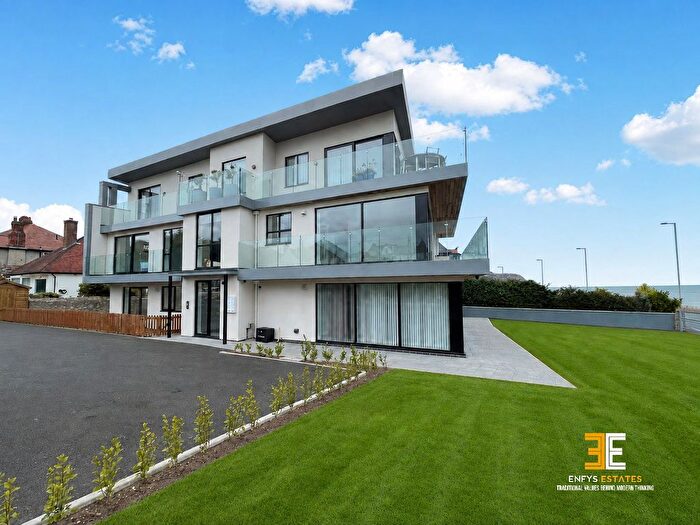 3 Bedroom Flat For Sale In Marine Drive, Rhos On Sea, LL28