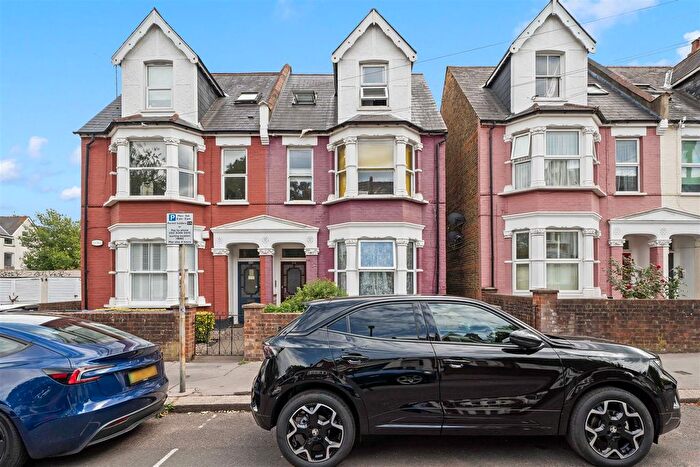 2 Bedroom Flat For Sale In Holmesdale Road, London, SE25