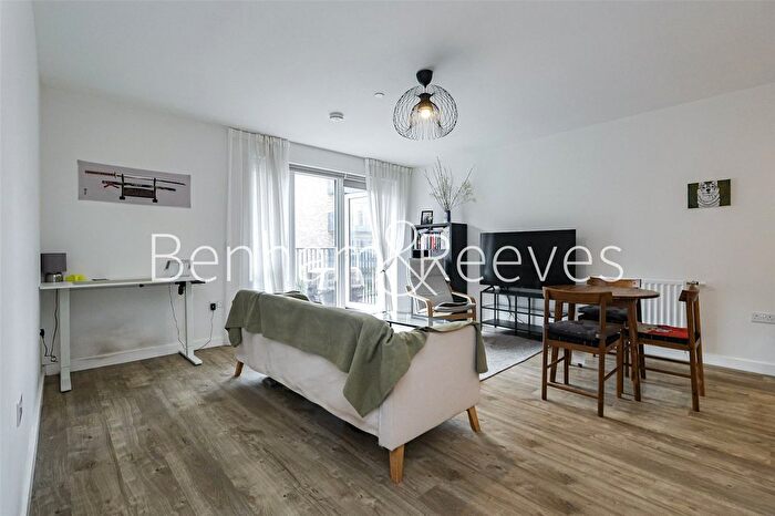 1 Bedroom Flat To Rent In Vousden Grove, London, SE28