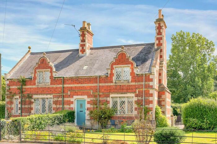 2 Bedroom Cottage For Sale In Main Road, Belton, Grantham, NG32