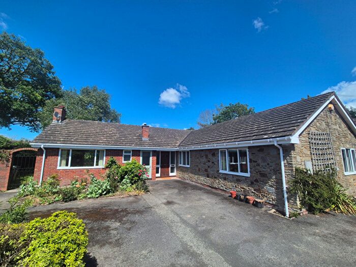 4 Bedroom Bungalow To Rent In Highfield Close, Kingsland, HR6