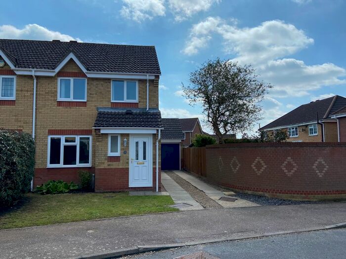 3 Bedroom Semi-Detached House To Rent In Marigold Close, Norwich, NR10