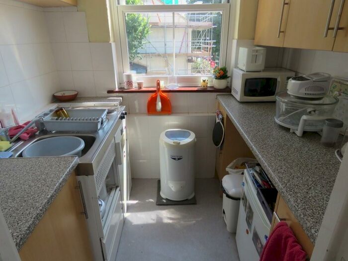 Studio To Rent In Shaftesbury Road, BN1