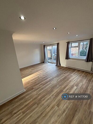 4 Bedroom Semi Detached House To Rent In Elmhurst Avenue, Mitcham, CR4