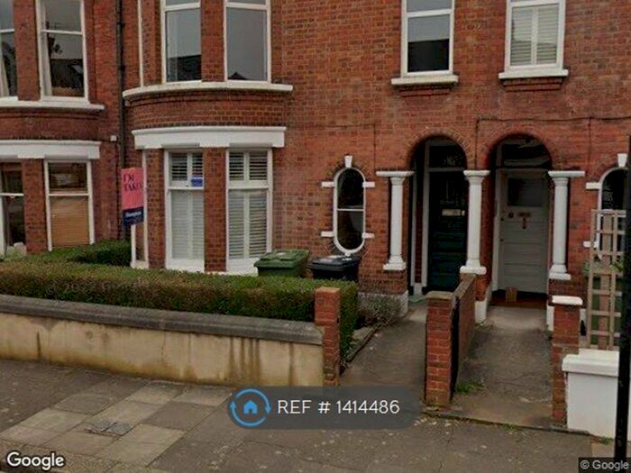 3 Bedroom Maisonette To Rent In Glenfield Road, London, SW12