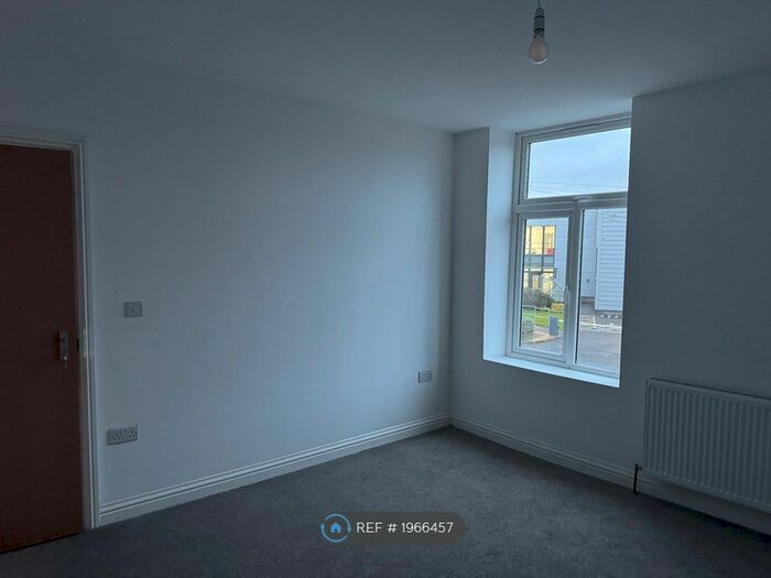 3 Bedroom Terraced House To Rent In Primrose Bank, Oldham, OL8