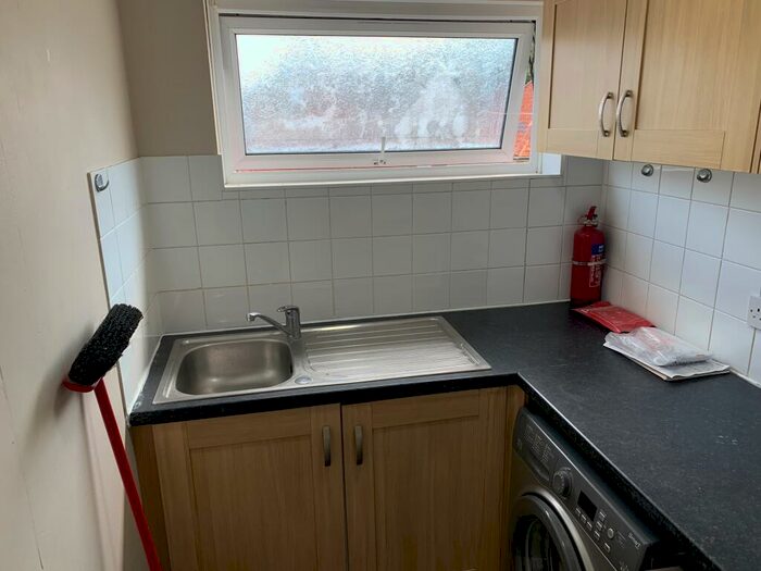 1 Bedroom Flat To Rent In Thackeray Court, Portswood, SO17