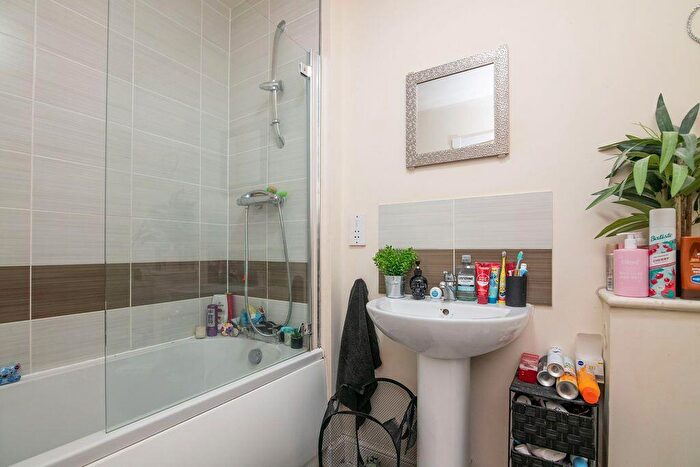 2 Bedroom Flat For Sale In Flat Mill Bank Court, Mill Street, Kidderminster, Worcestershire, DY11