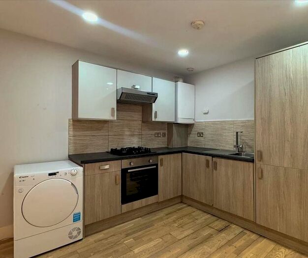 2 Bedroom Flat To Rent In Lancaster Road, New Barnet, Barnet, EN4